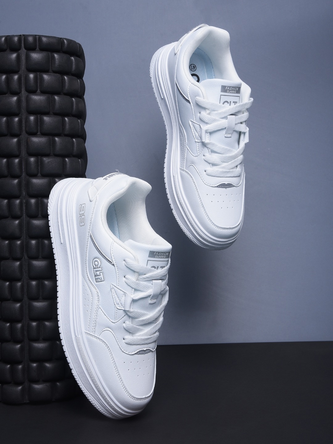 

Calcetto PLUS-9503 Men Textured PU Sneakers, White