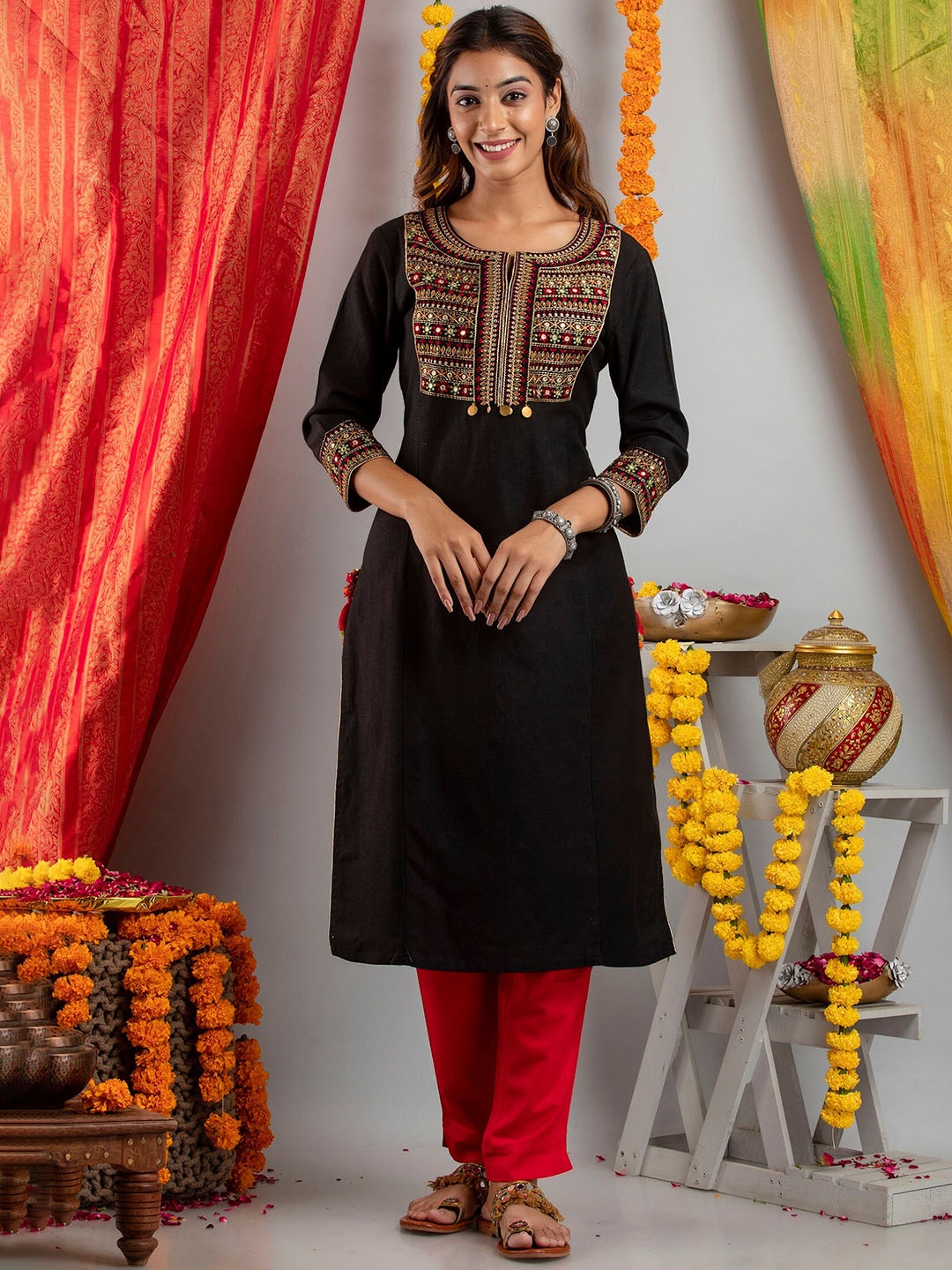 

SUTI Ethnic Motifs Embroidered Straight Kurta, Black