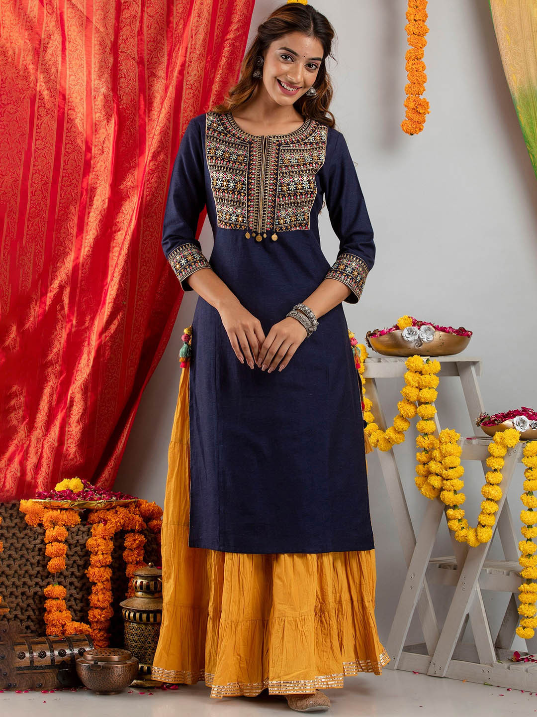 

SUTI Ethnic Motifs Embroidered Straight Kurta, Navy blue