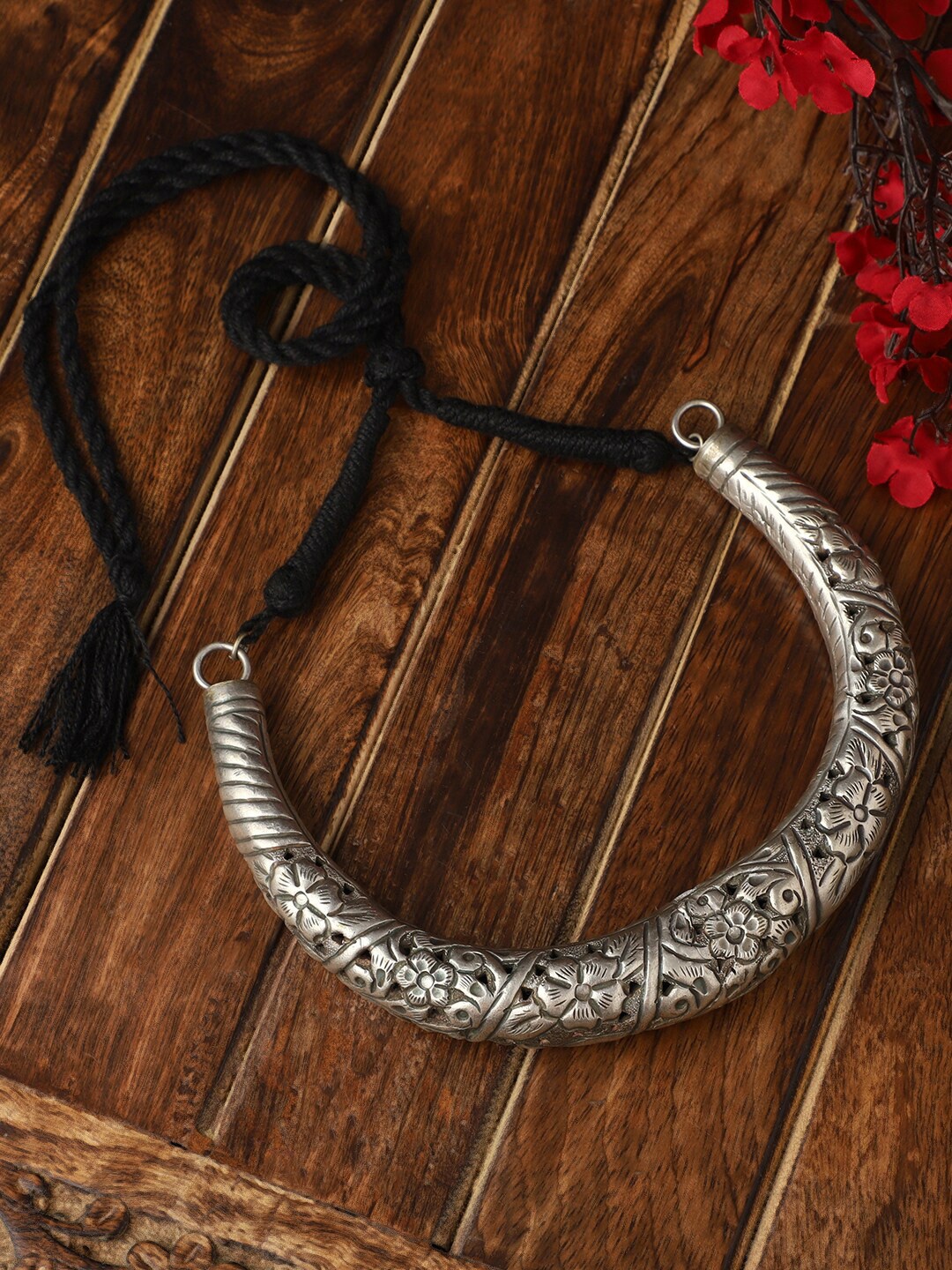 

VENI Brass Silver-Plated Oxidised Necklace