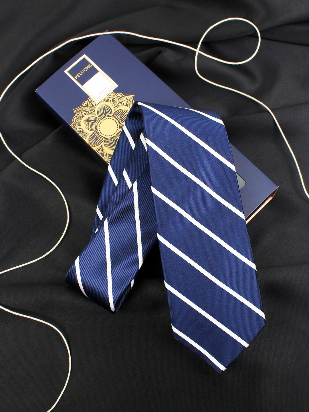

PELUCHE Men Striped Broad Tie, Blue