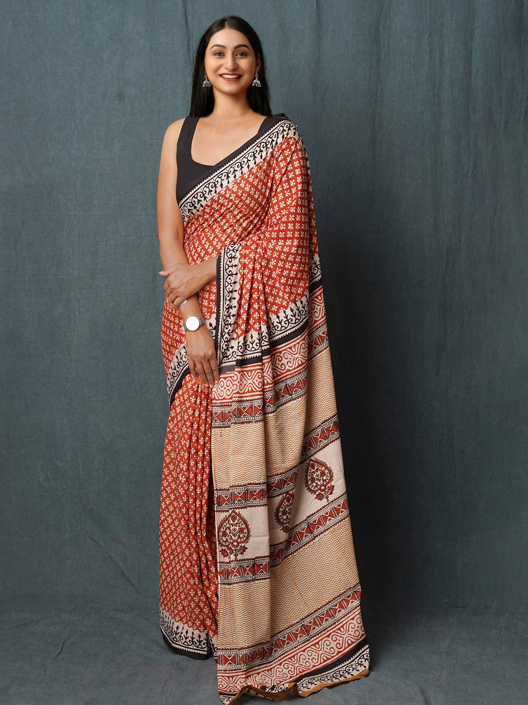 

Unnati Silks Floral Pure Cotton Handloom Bagru Saree, Red