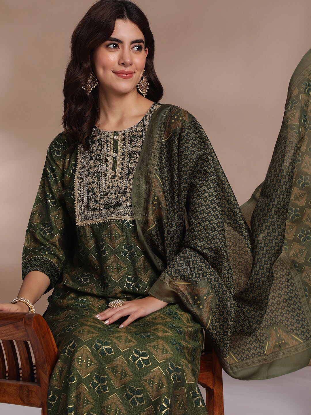 

Anouk Women Floral Embroidered Regular Kurta with Trousers & With Dupatta, Green