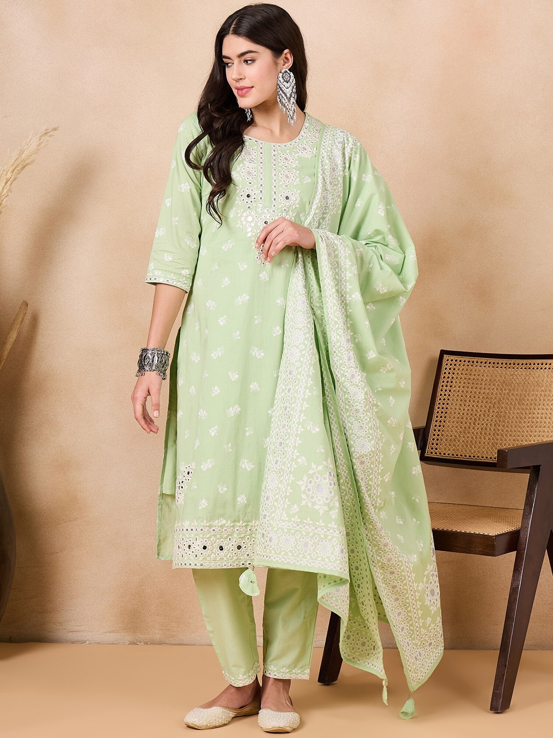 

Anouk Women Floral Embroidered Regular Thread Work Pure Cotton Kurta with Trousers & With Dupatta, Green