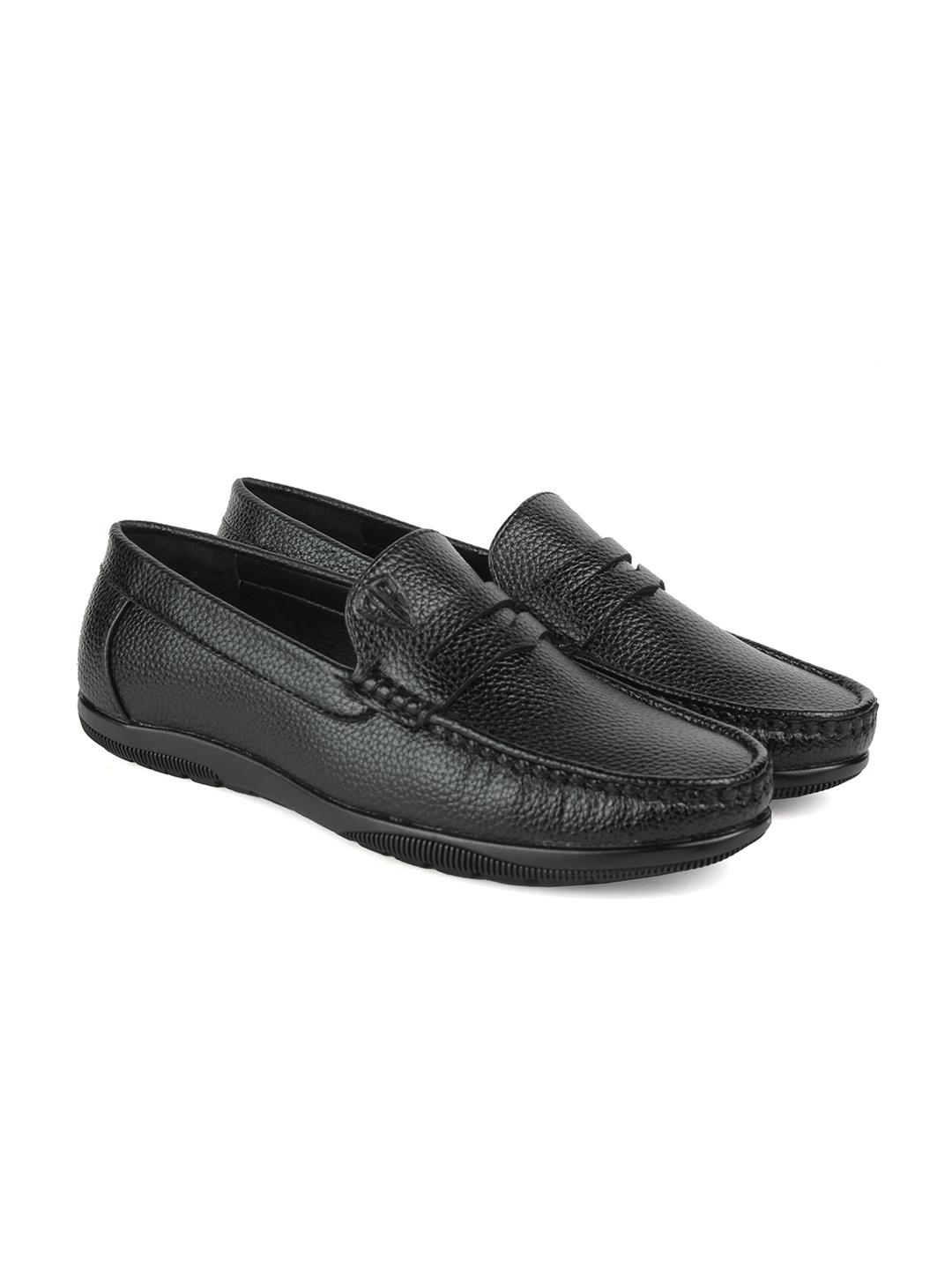 

BRATVA Men Textured Loafers, Black