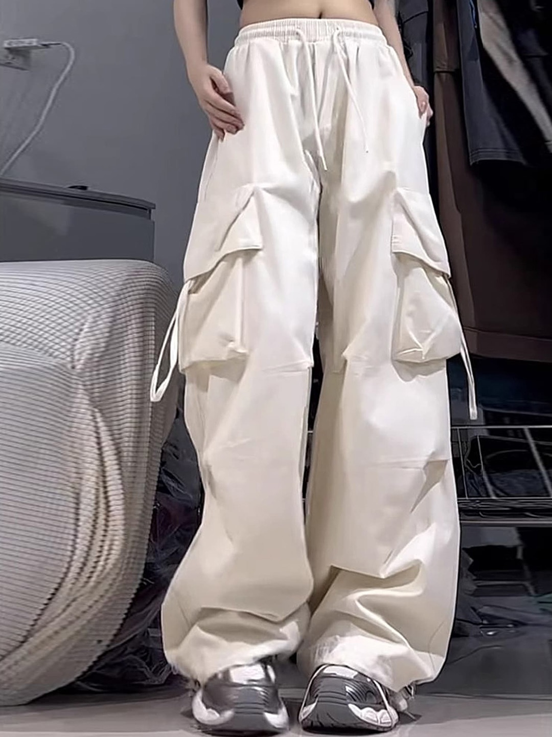 

LULU & SKY Women Low-Rise Cargos Trousers, Off white