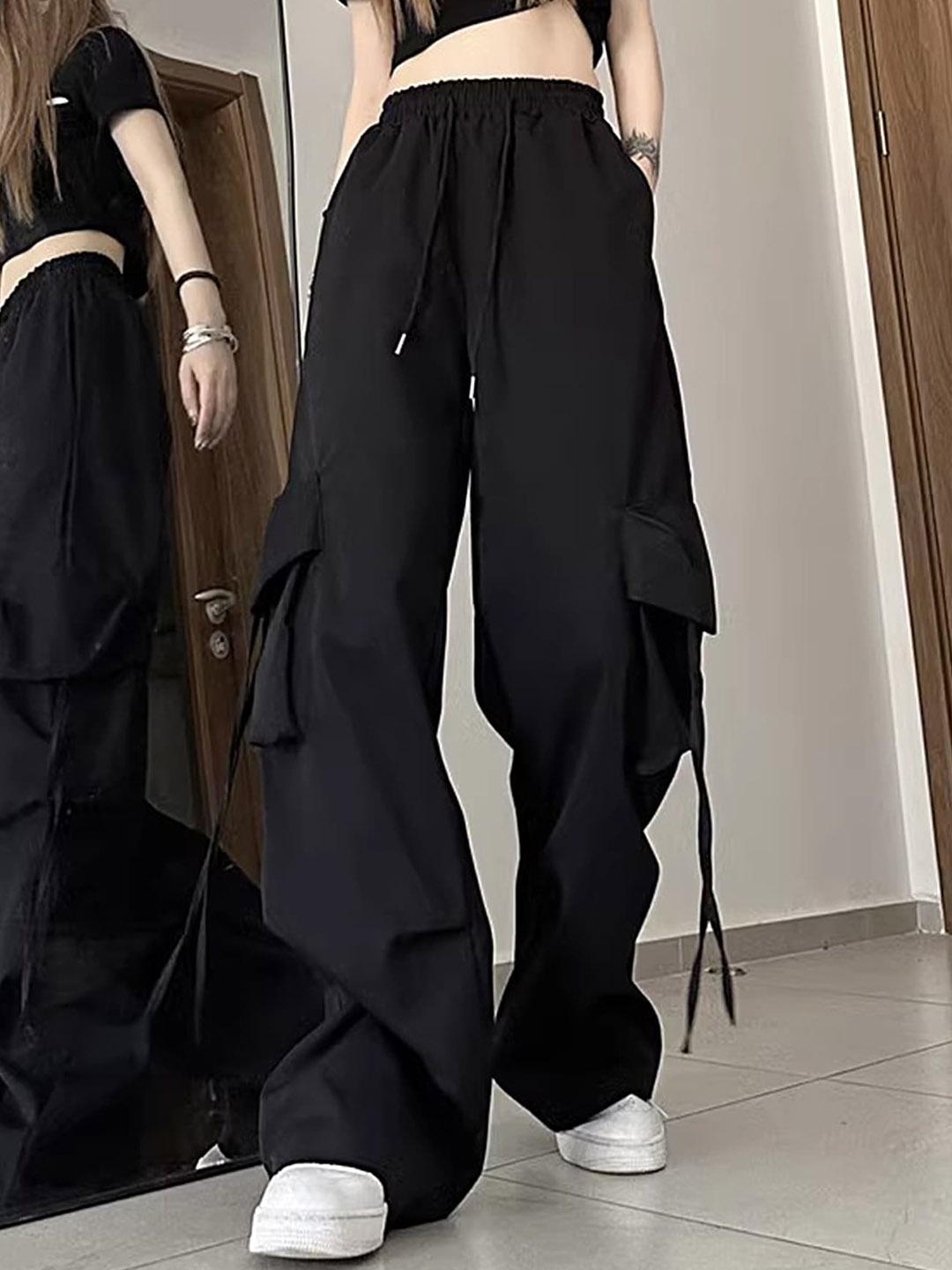 

LULU & SKY Women Low-Rise Cargos Trousers, Black