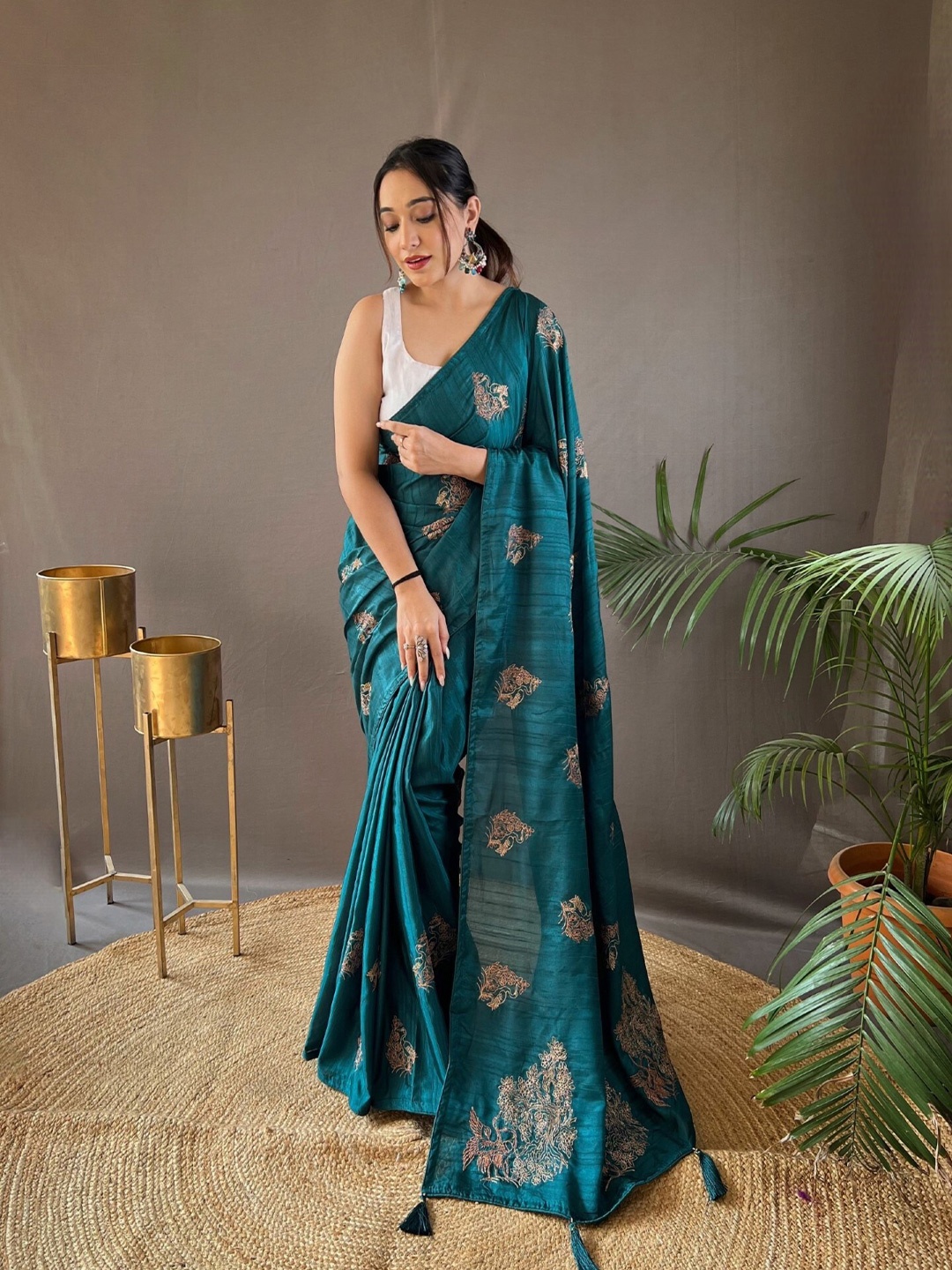 

Mitera Embellished Saree With Blouse Piece, Teal