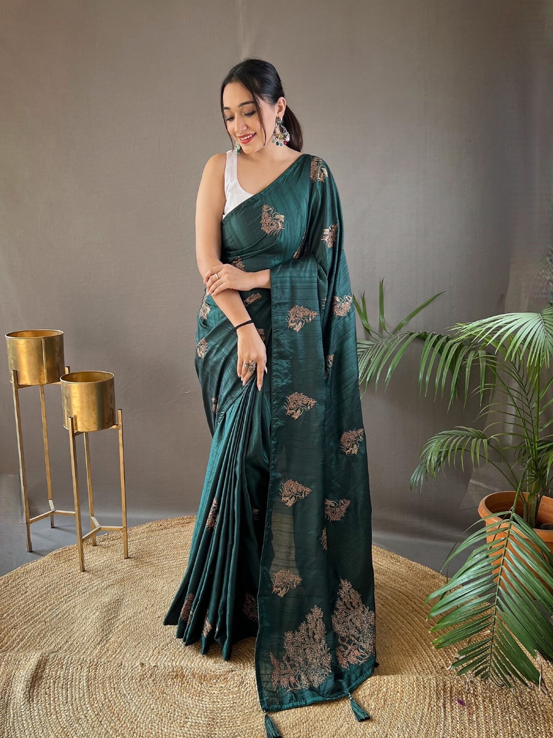 

Mitera Embellished Saree With Blouse Piece, Green
