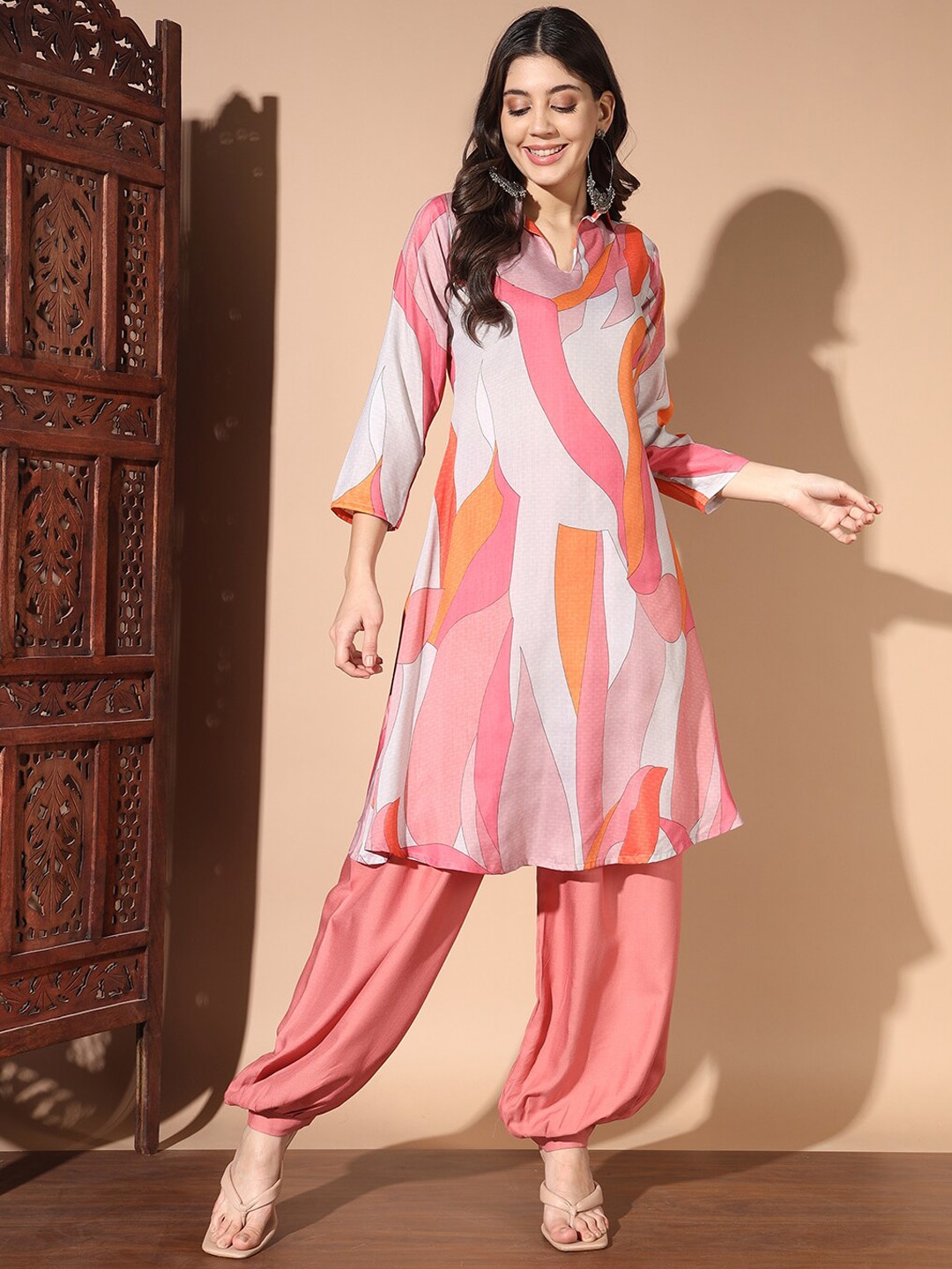 

GUFRINA Women Printed Regular Kurta with Patiala, Pink