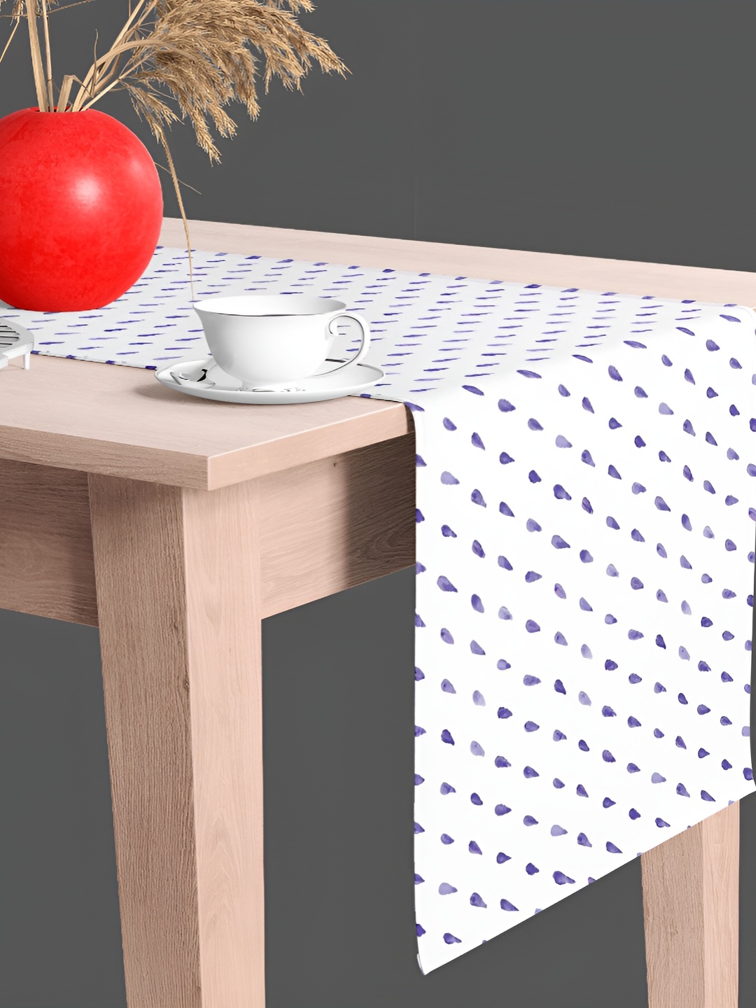 

ArtzFolio White Geometric Table Runner