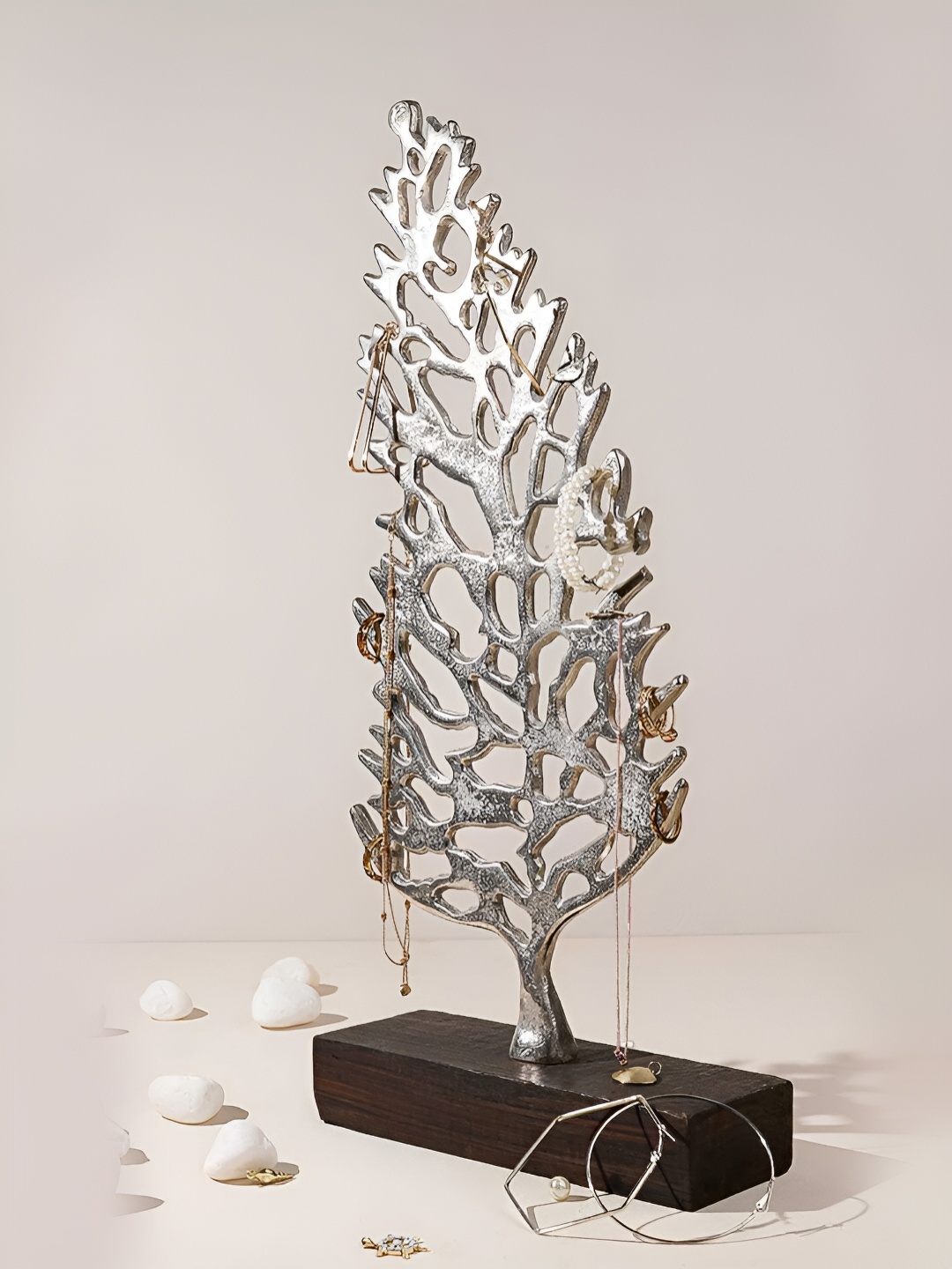 

CASA DECOR Silver-Toned Abstract Metal Curio Showpiece