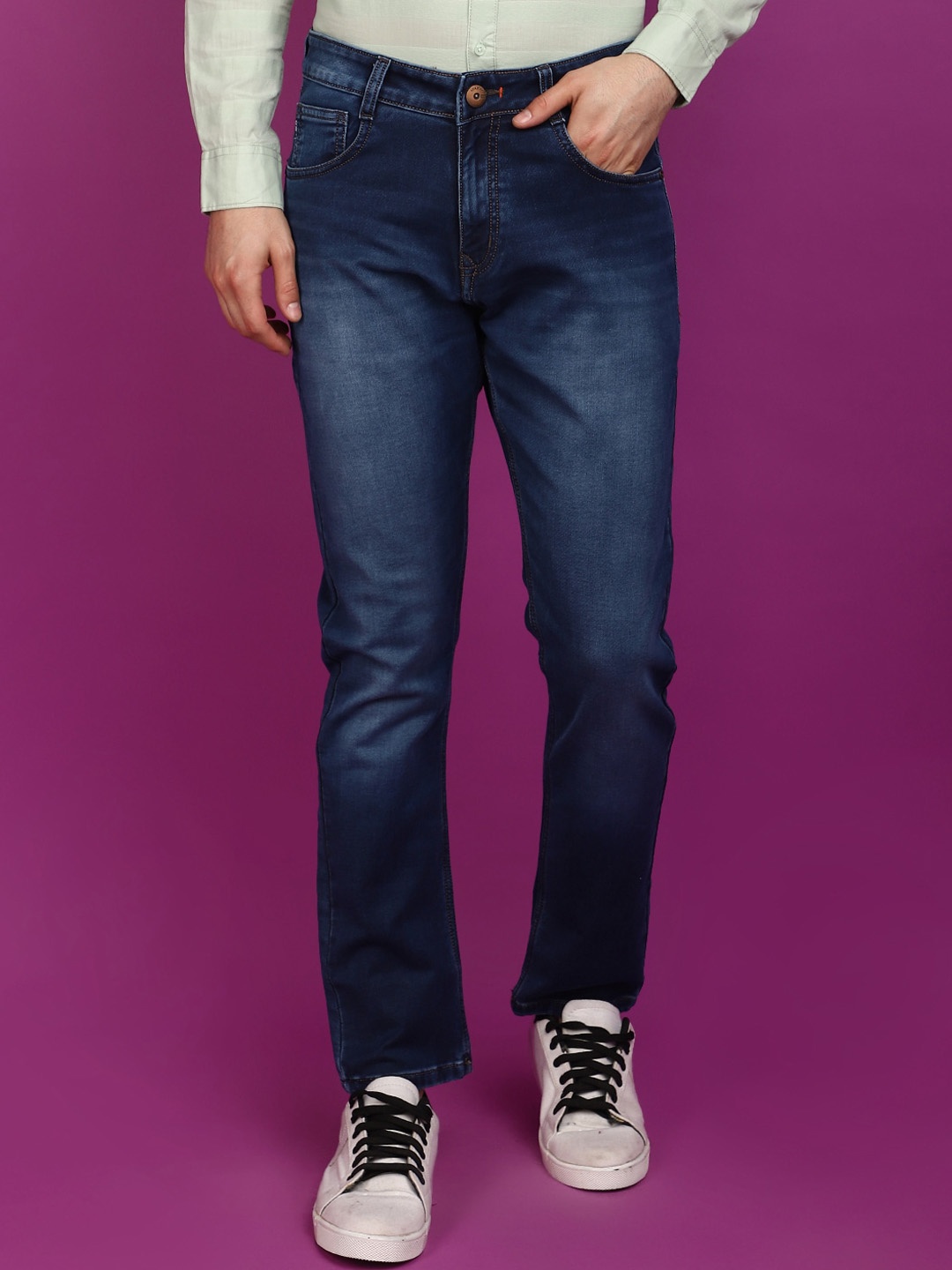 

V-Mart Men Slim Fit Mid-Rise Clean Look Light Fade Knitted Cotton Jeans, Blue