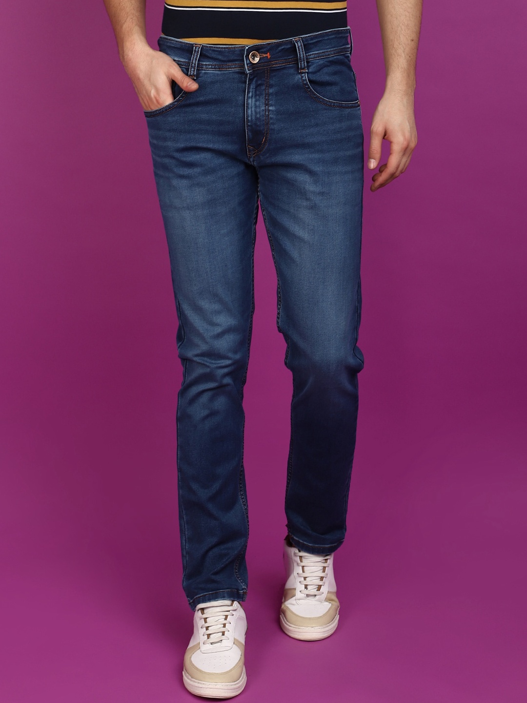 

V-Mart Men Mid-Rise Slim Fit Heavy Fade Jeans, Blue