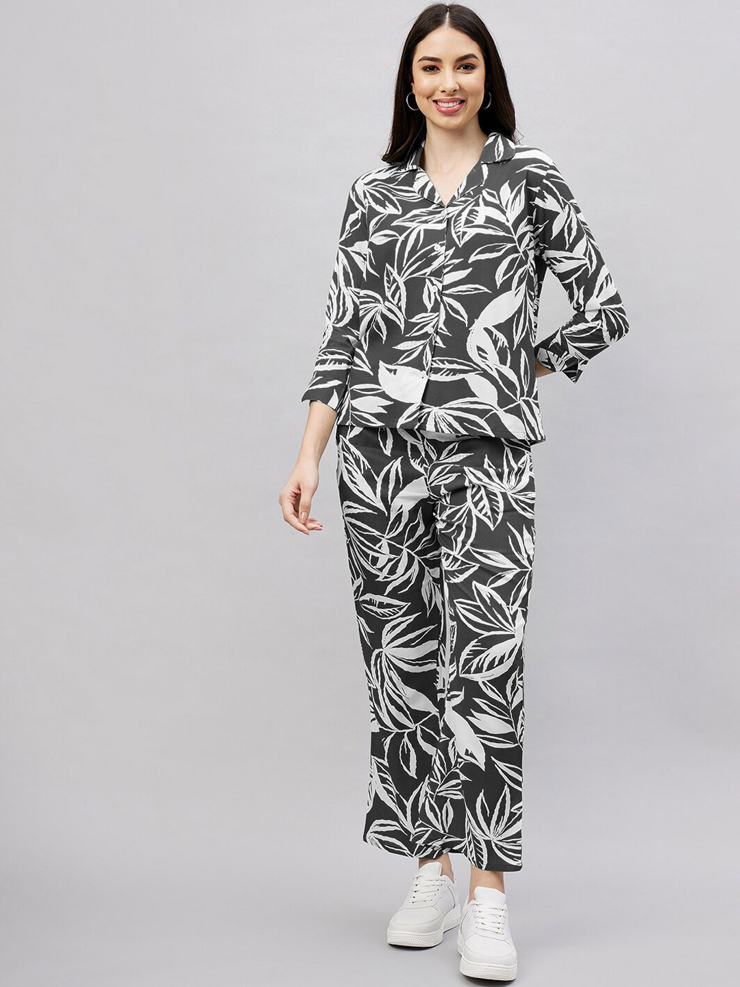 

CHROME & CORAL Floral Printed Shirt With Trousers, Black