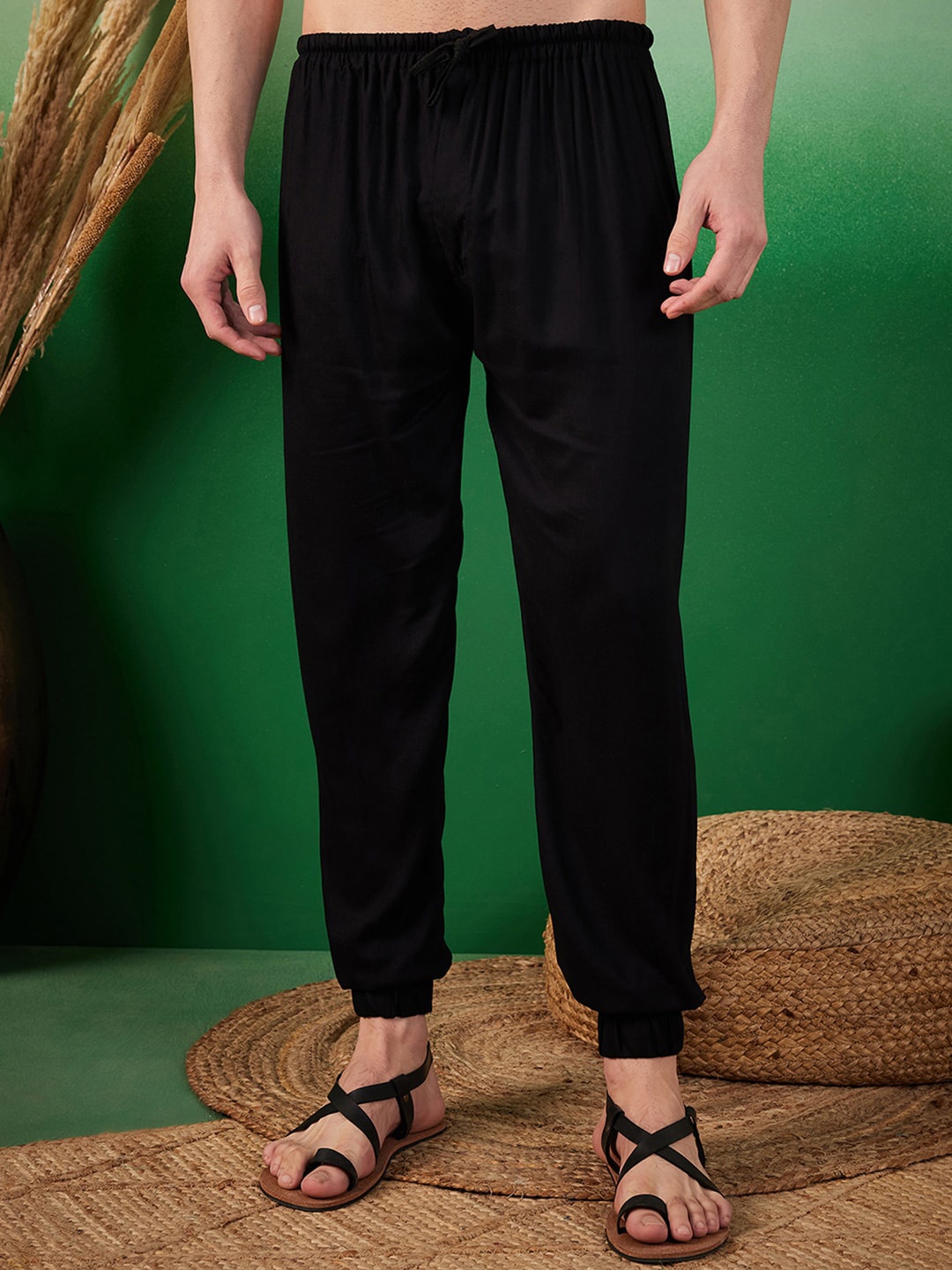 

Sangria Men Mid-Rise Joggers, Black