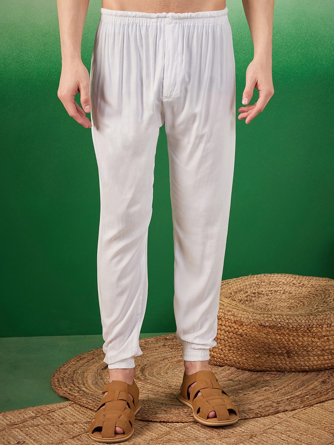 

Sangria Men Mid-Rise Joggers, White