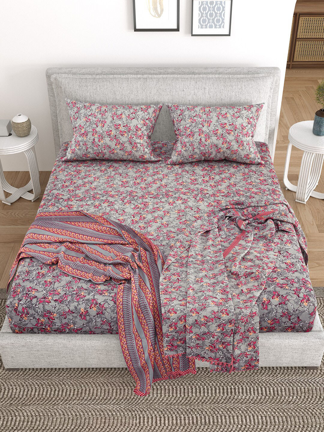 

BELLA CASA Red & Green Floral Cotton 5 Pieces Double King Superfine Bedding Set