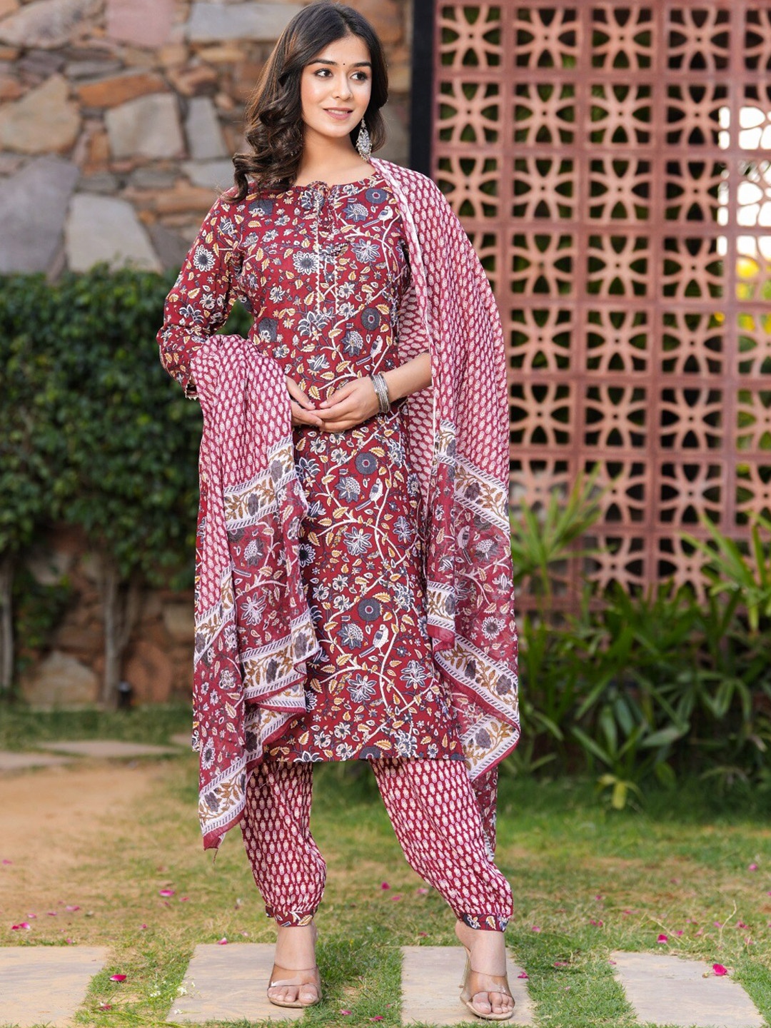 

Chandbaali Floral Printed Gotta Patti Regular Kurta with Salwar & Dupatta, Maroon