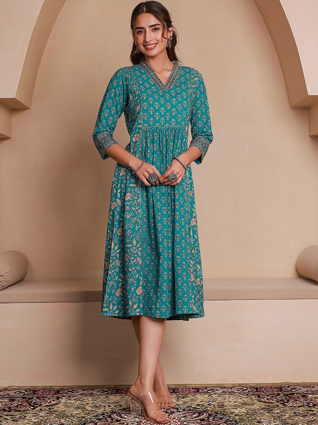 

GULAB CHAND TRENDS Women Geometric Thread Work Block Print Kurta, Green