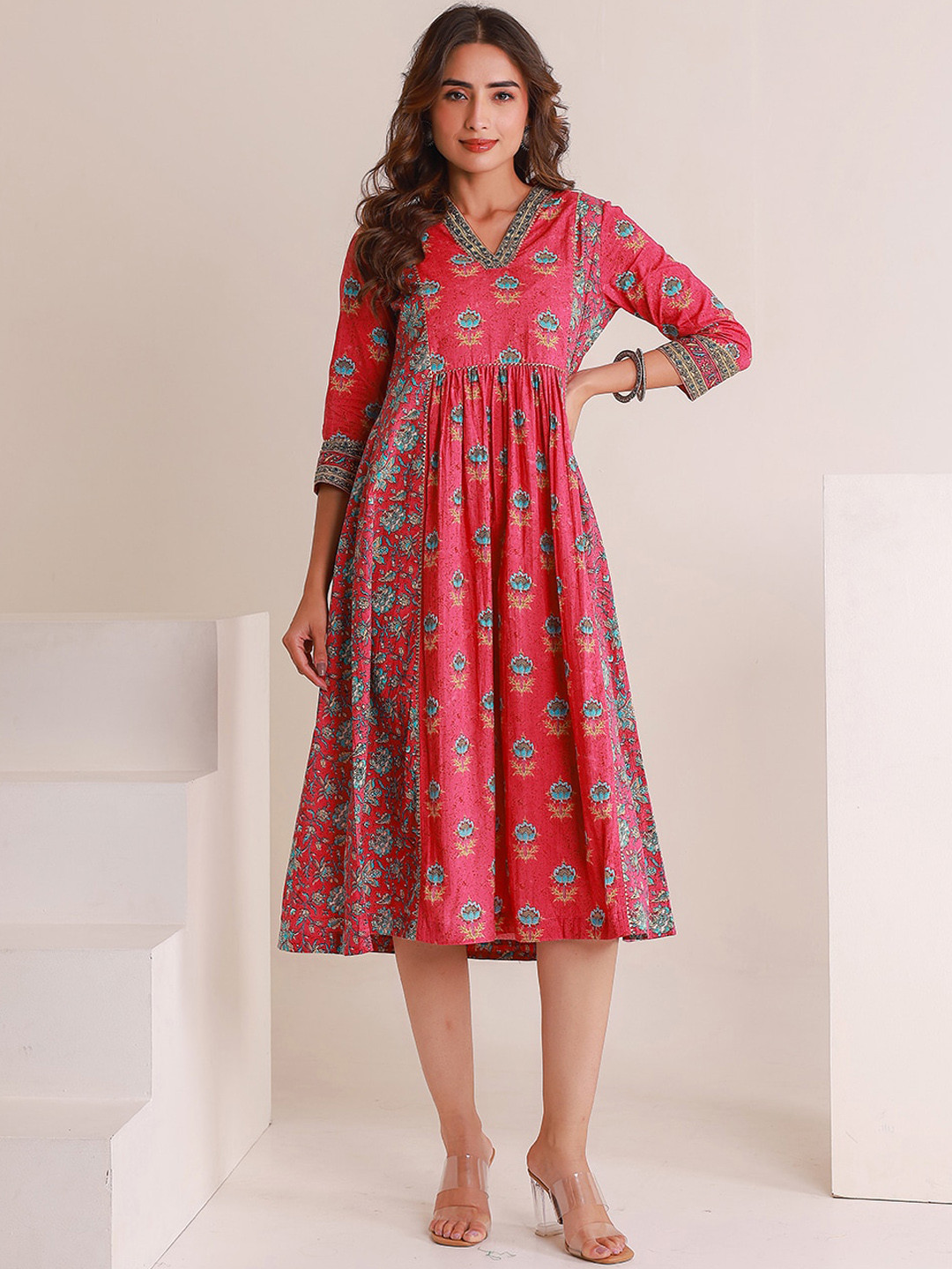 

GULAB CHAND TRENDS Ethnic Motifs Gotta Patti V-Neck Cotton Fit and Flare Kurta, Pink