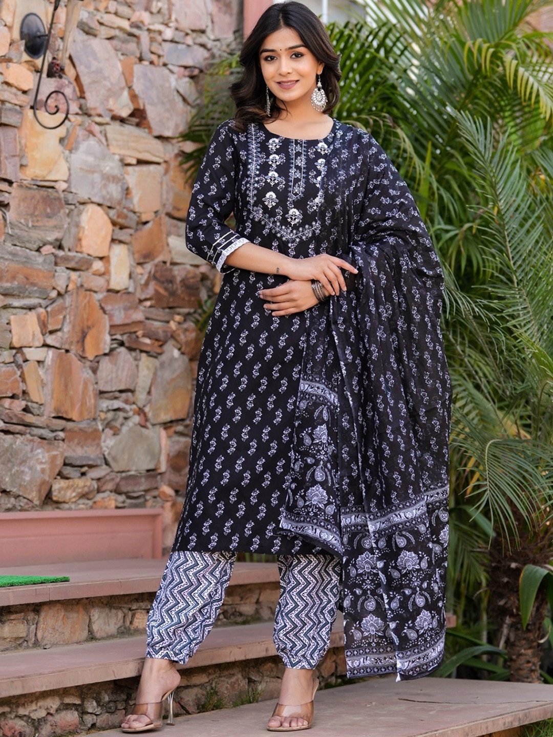 

Chandbaali Ethnic Motifs Embroidered Regular Mirror Work Kurta with Trousers & Dupatta, Black