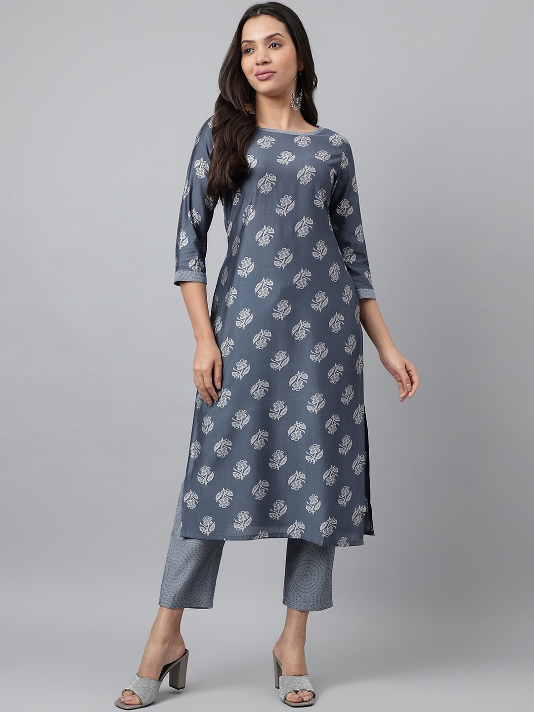 

HRITIKA Floral Printed Regular Thread Work Kurta With Trousers & With Dupatta, Grey