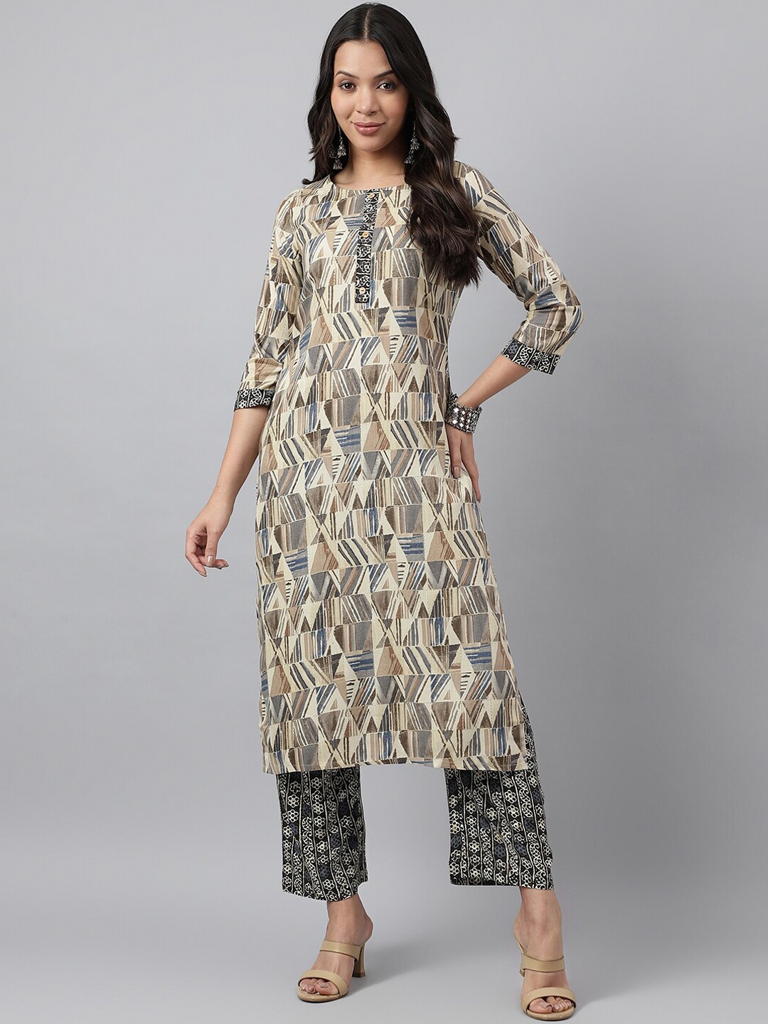 

HRITIKA Geometric Printed Round Neck Straight Kurta With Trouser, Off white