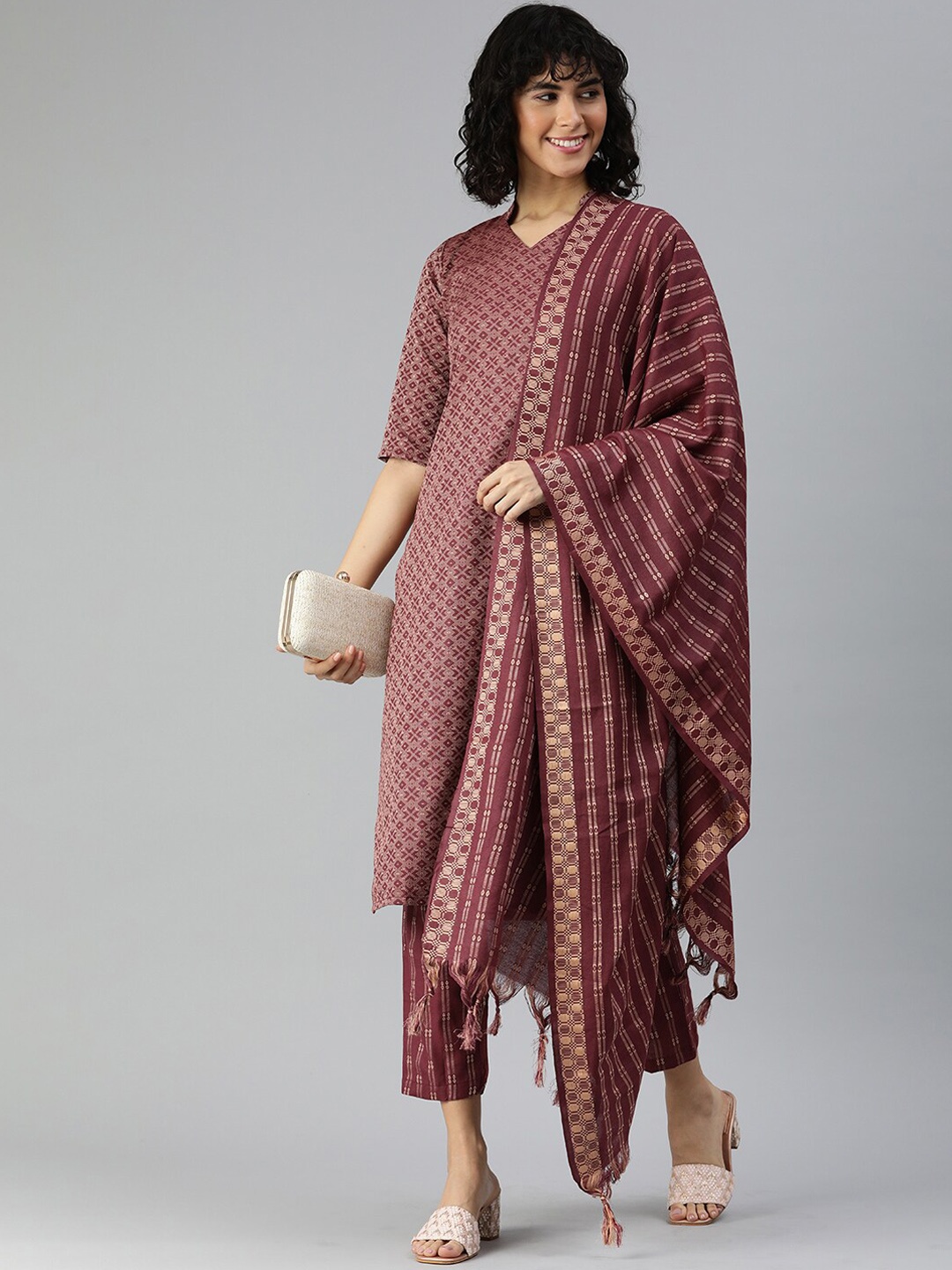 

HRITIKA Geometric Printed Straight Kurta With Trouser & Dupatta, Maroon
