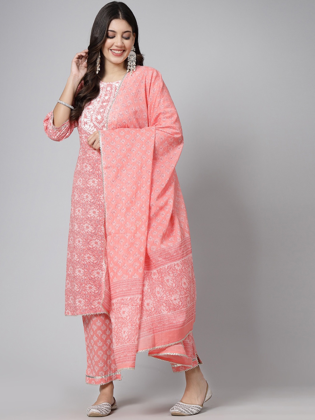 

SWAS Floral Printed Regular Thread Work Kurta with Trousers & Dupatta, Pink