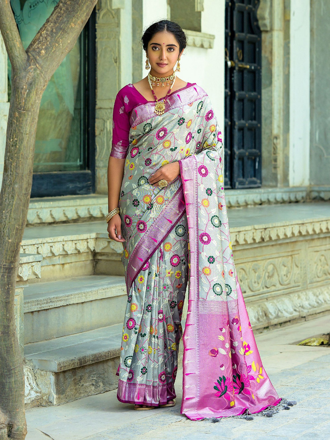 

LeeliPeeri Designer Floral Woven Design Zari Banarasi Silk Paithani Saree, Grey