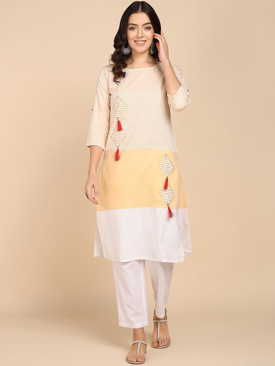 

VAHSON Colourblocked Thread Work Straight Kurta, Yellow