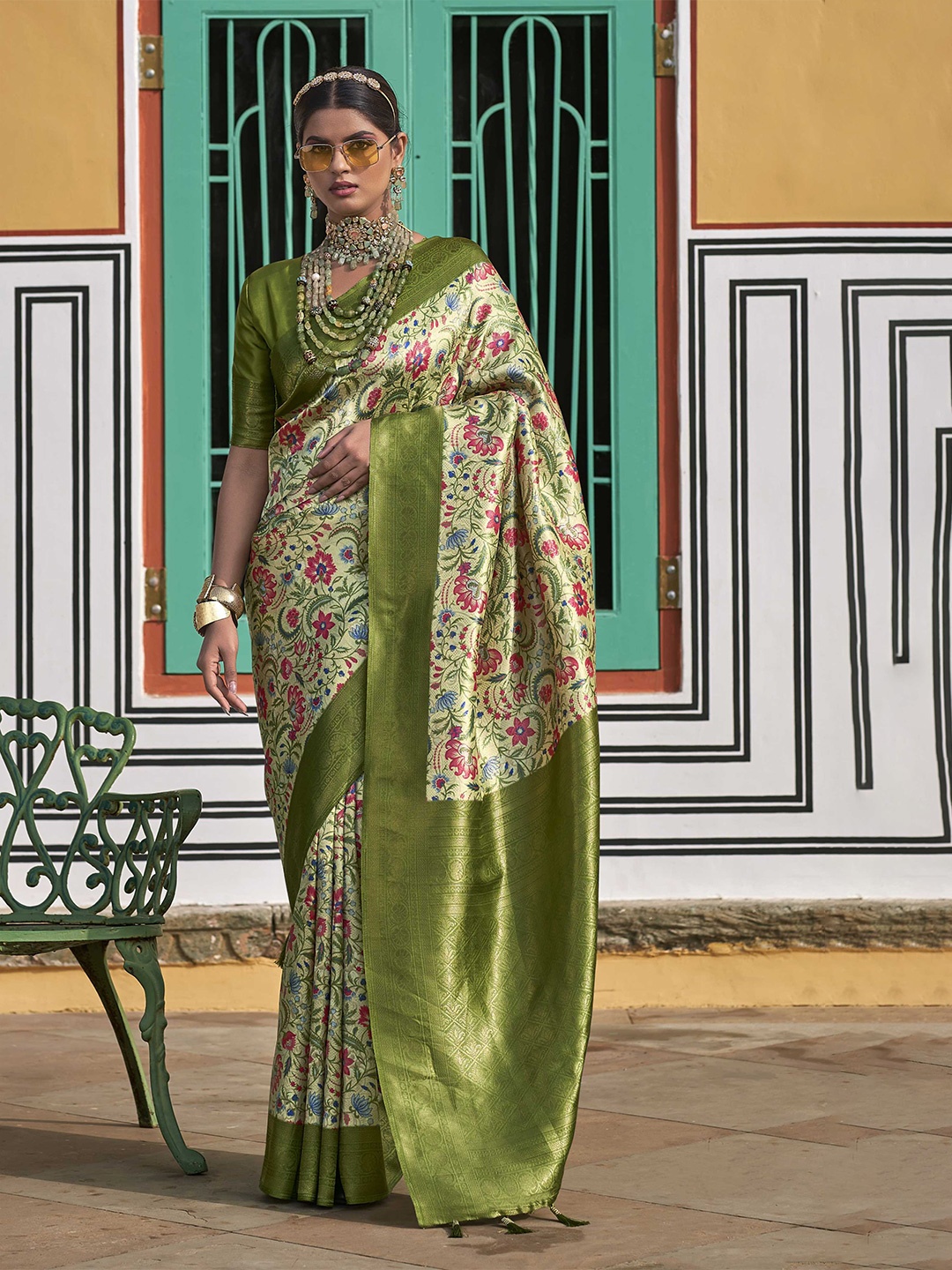 

Mitera Off White Floral Woven Design Zari Kanjeevaram Saree