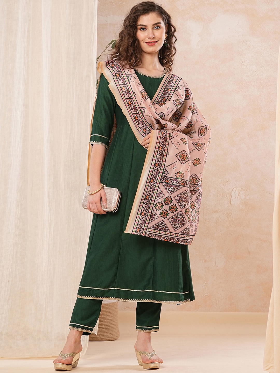 

KALINI Round Neck Regular Gotta Patti Kurta with Trousers & With Dupatta, Green