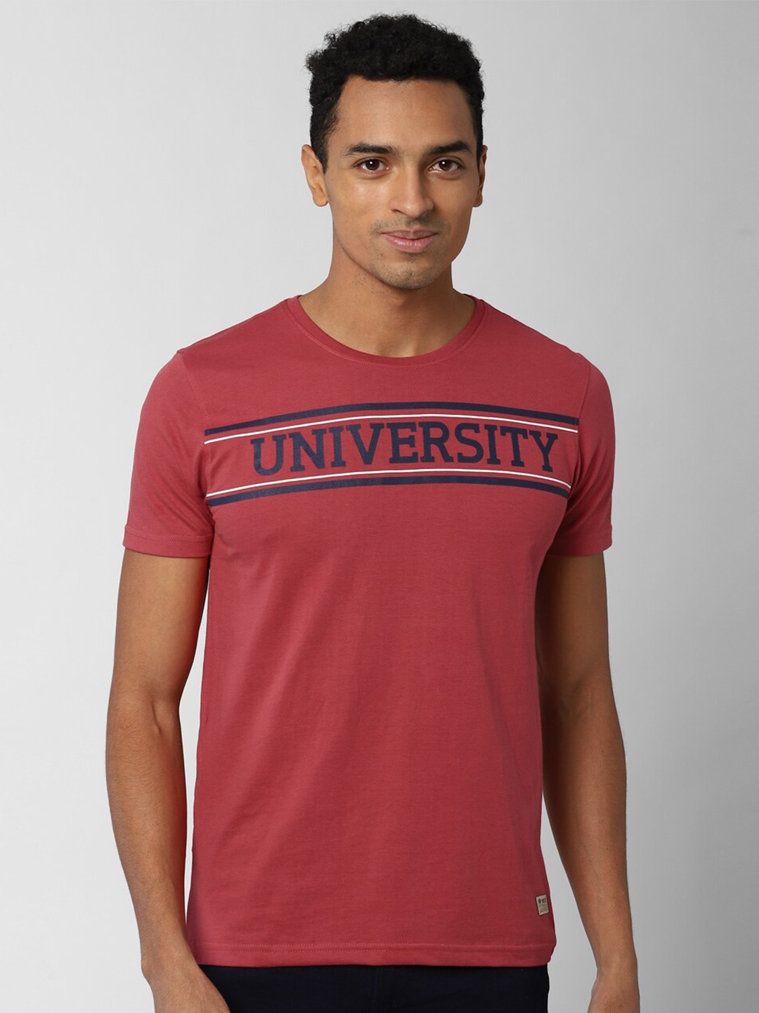 

PETER ENGLAND UNIVERSITY Men Typography Printed Applique Slim Fit T-shirt, Maroon