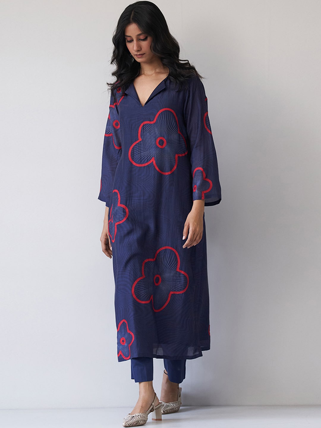 

Ganga Floral Printed Regular Thread Work Raw Silk Kurta with Palazzos, Blue