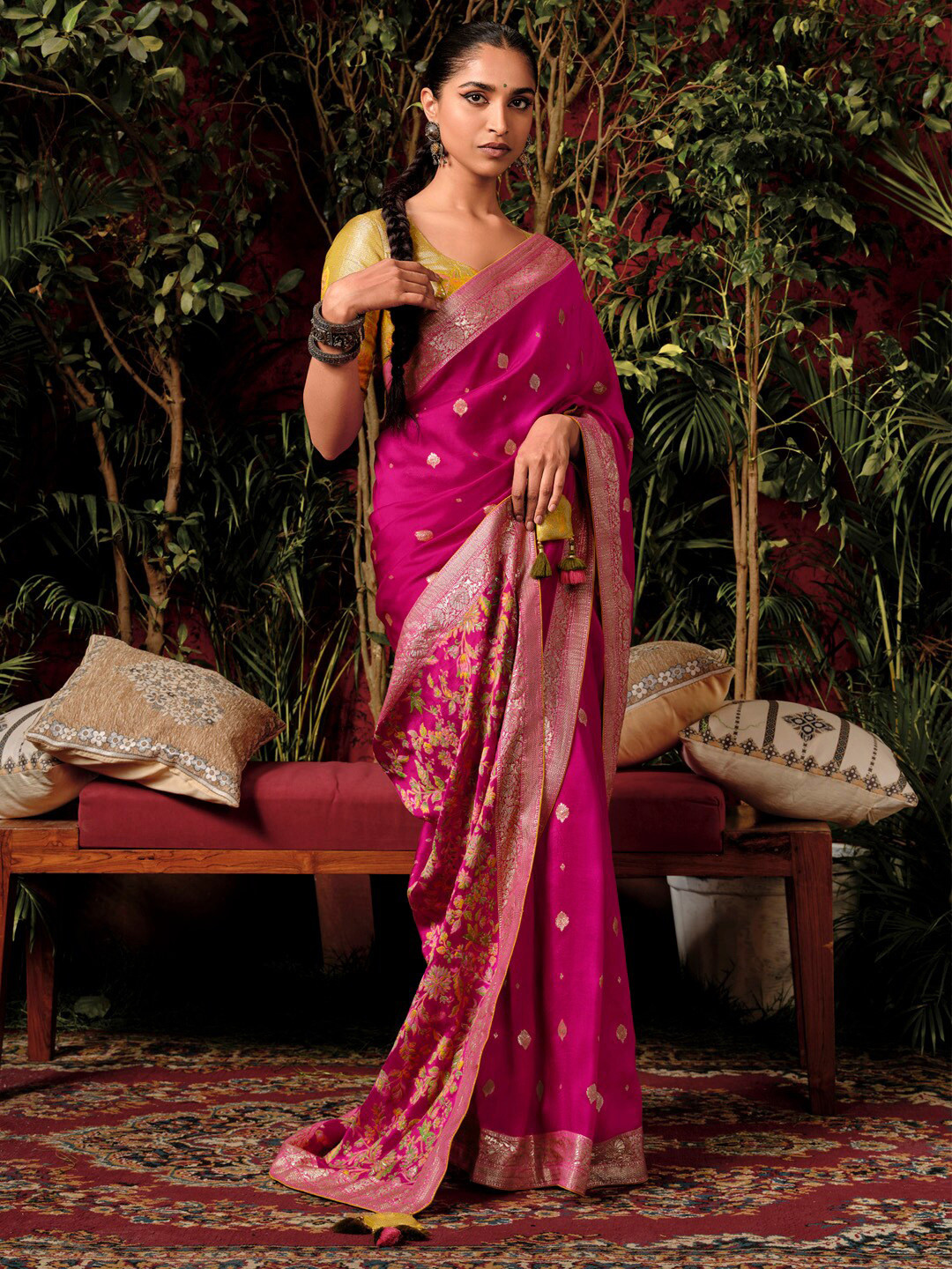 

Mitera Magenta Ethnic Motifs Woven Designed Zari Banarasi Saree