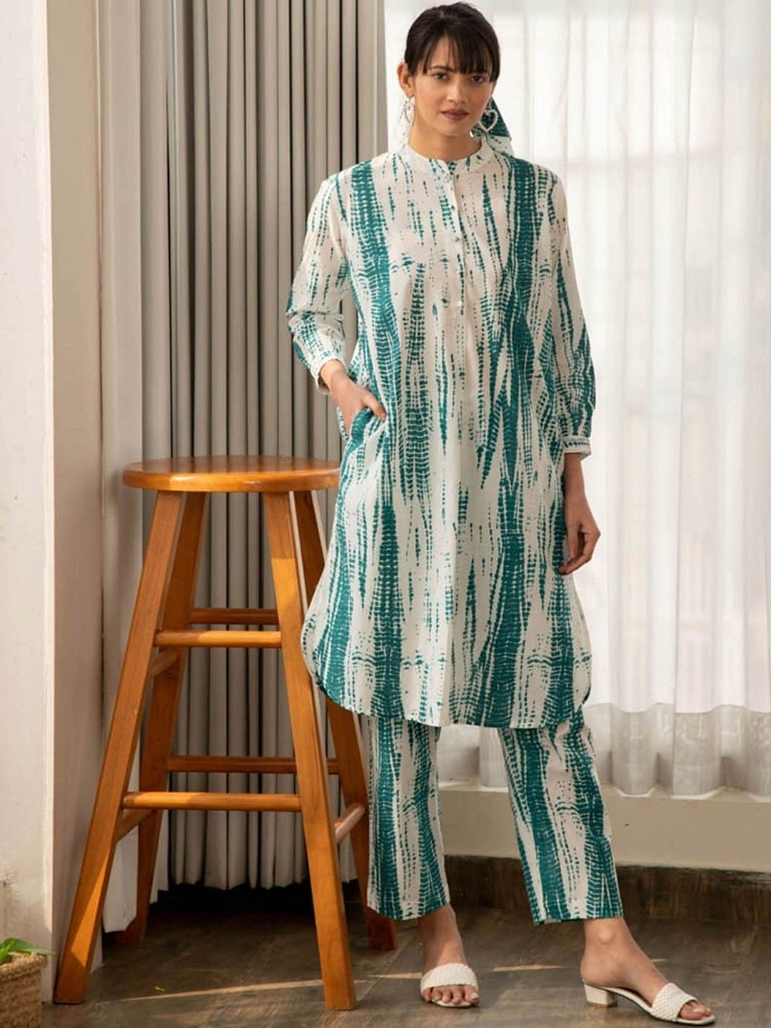 

SK2 Fashion Abstract Printed Pure Cotton Straight Kurta & Trousers With Dupatta, White