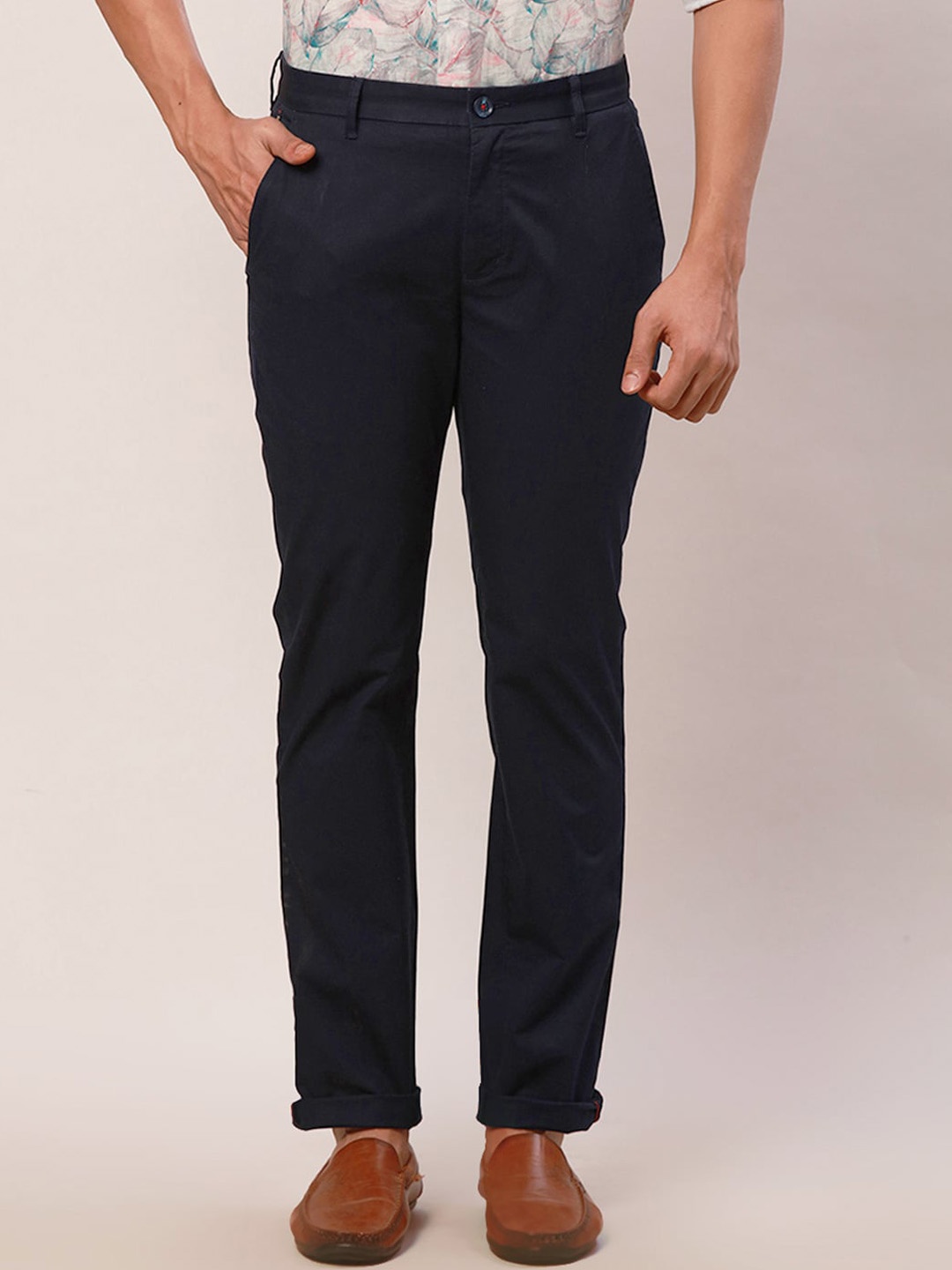 

Raymond Men Slim Fit Mid-Rise Easy Wash Regular Trousers, Navy blue