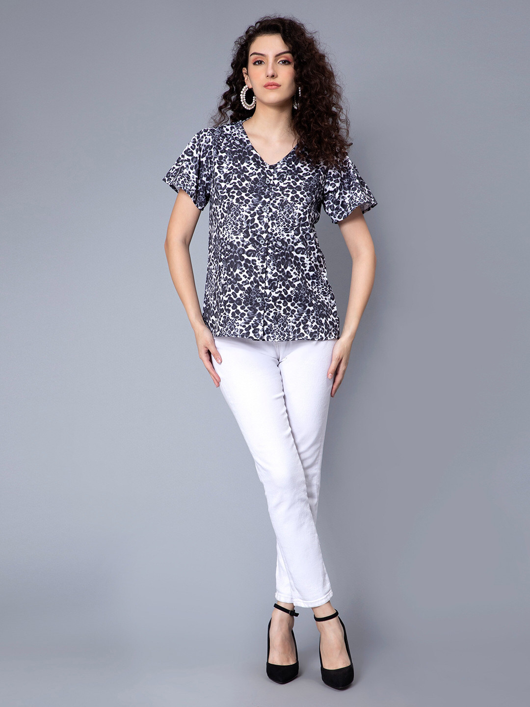 

CELEBRAVO Print Bell Sleeve Crepe Top, Black