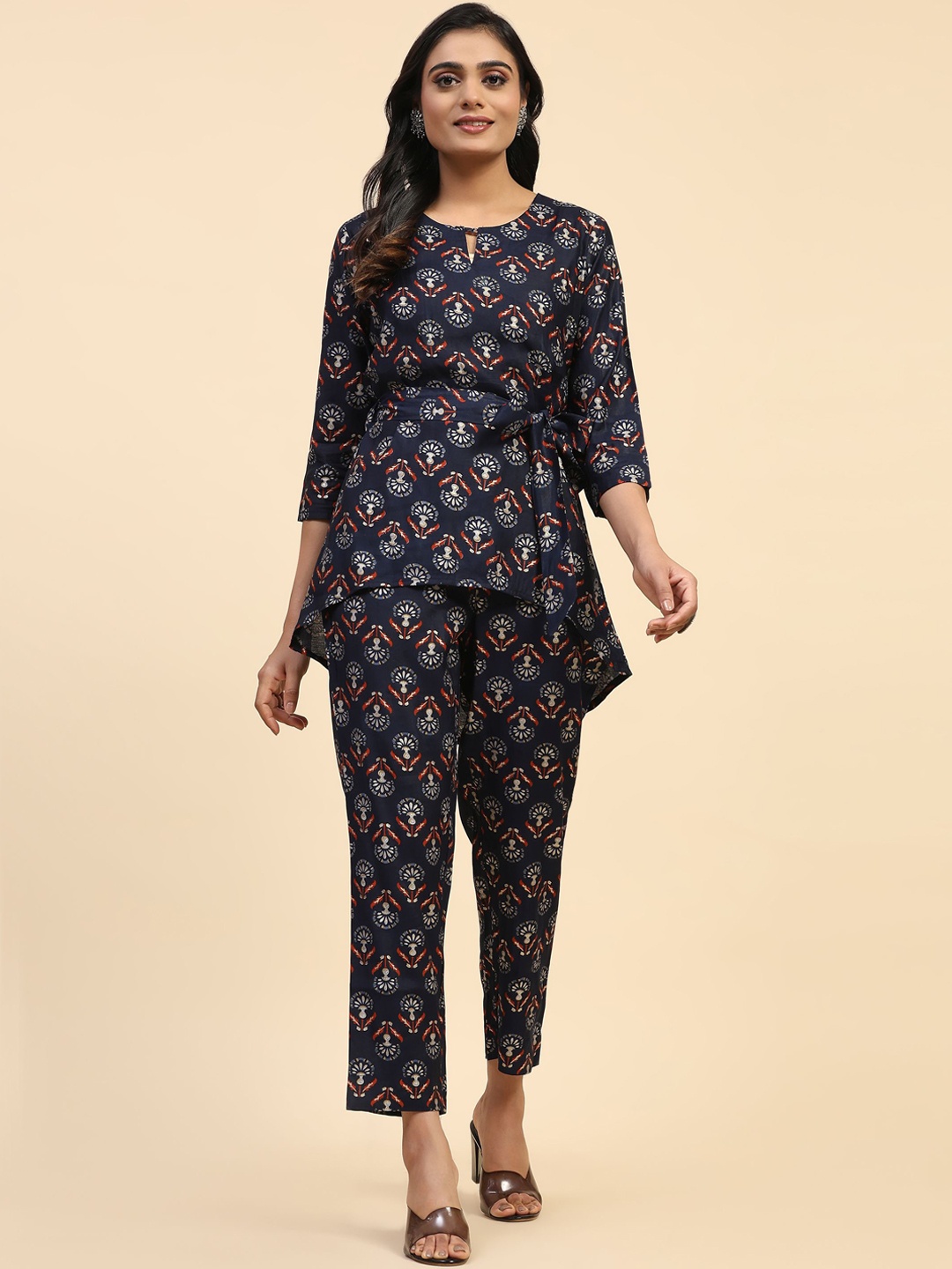 

Phenav Floral Printed Round Neck Top With Trousers, Blue