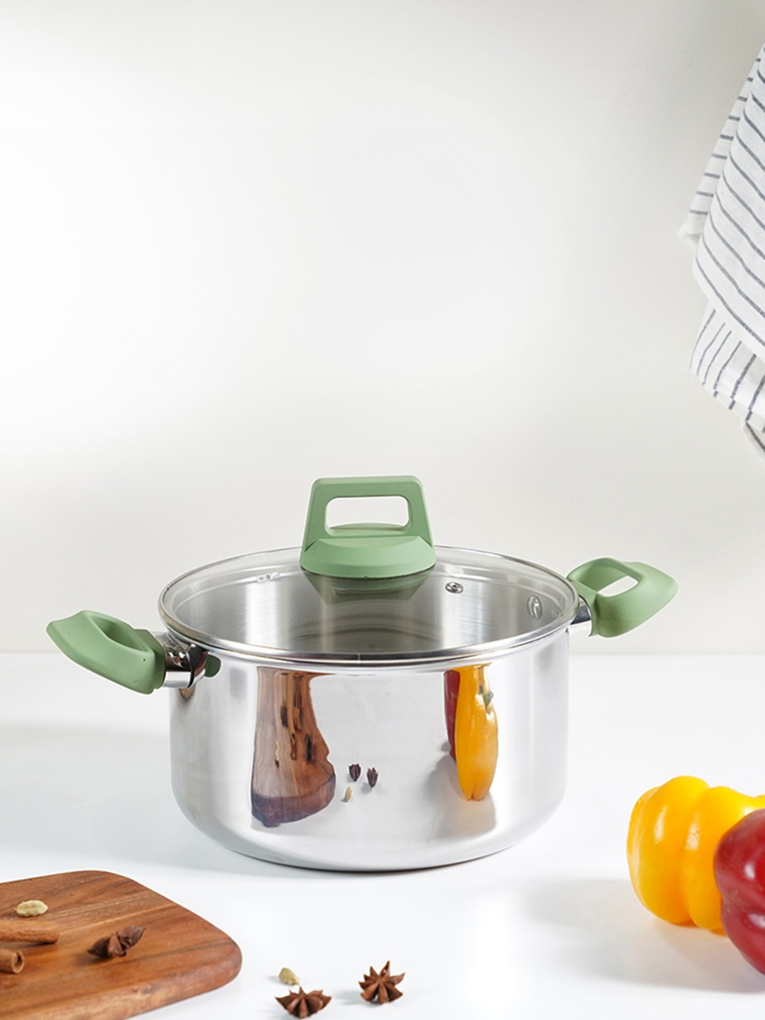 

Kreme Silver toned Stainless Steel Dishwasher Safe Stew Pan With Lid