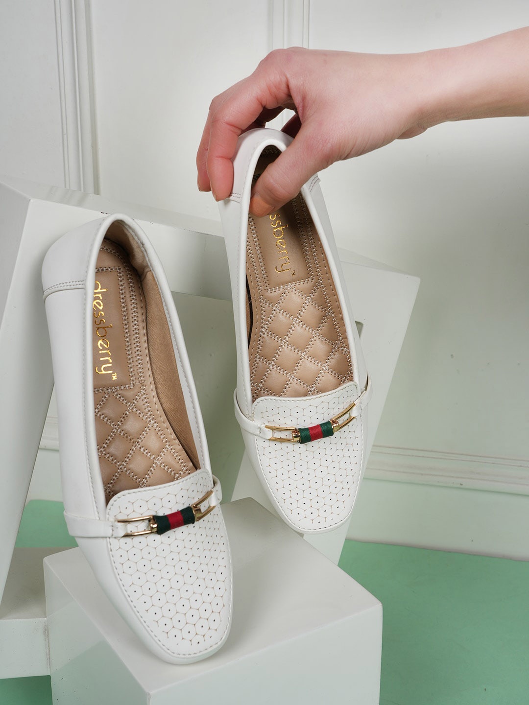 

DressBerry Women Ballerinas with Laser Cuts, White