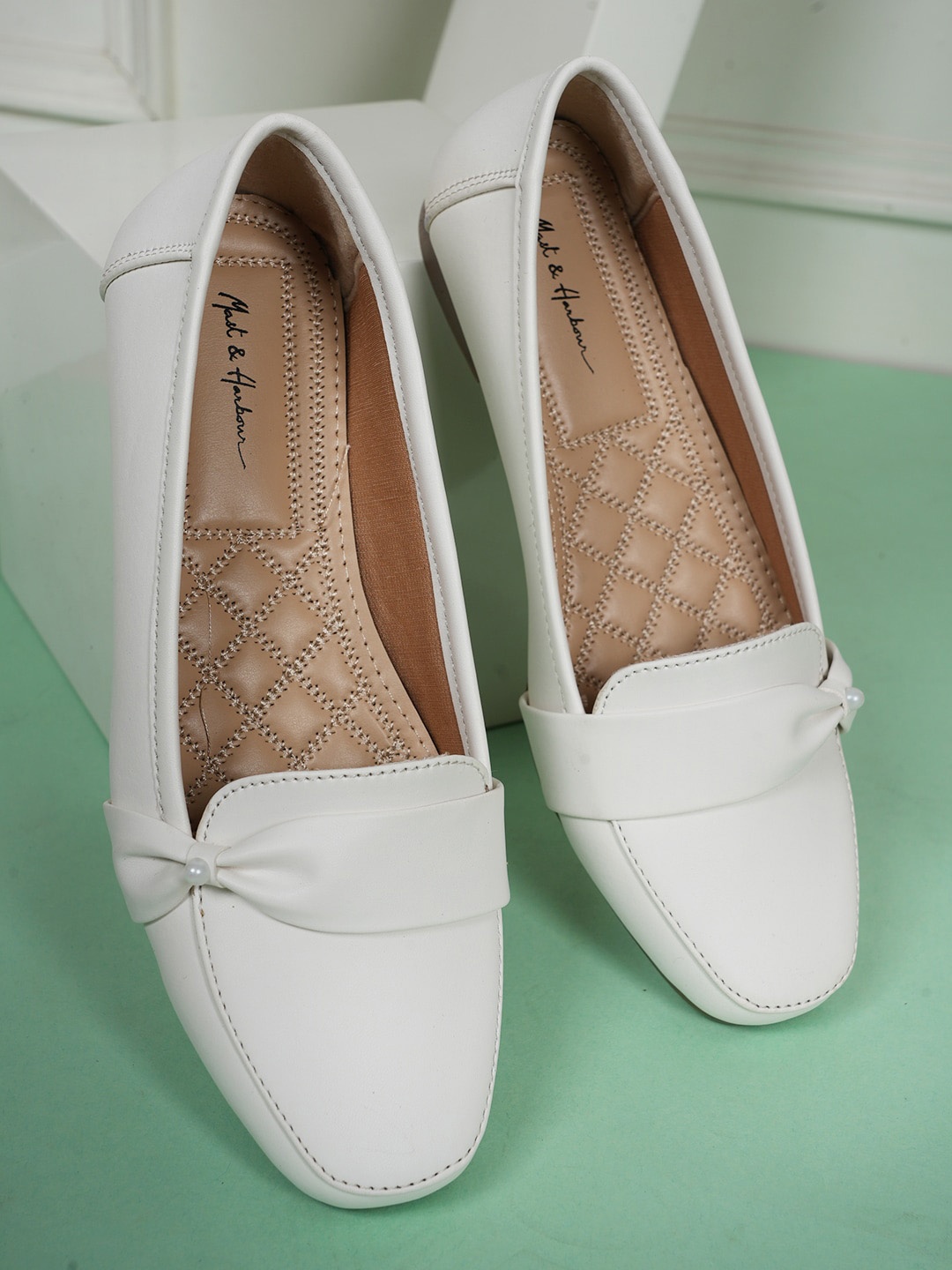 

DressBerry Women Solid Ballerinas Flats, White