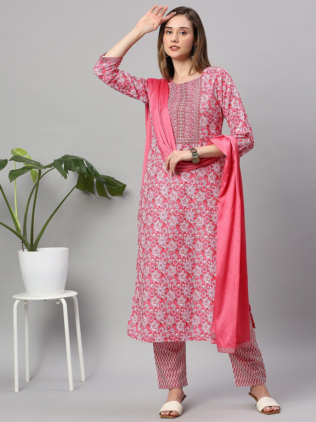 

KALINI Ethnic Motifs Printed Straight Kurta & Trousers With Dupatta, Pink