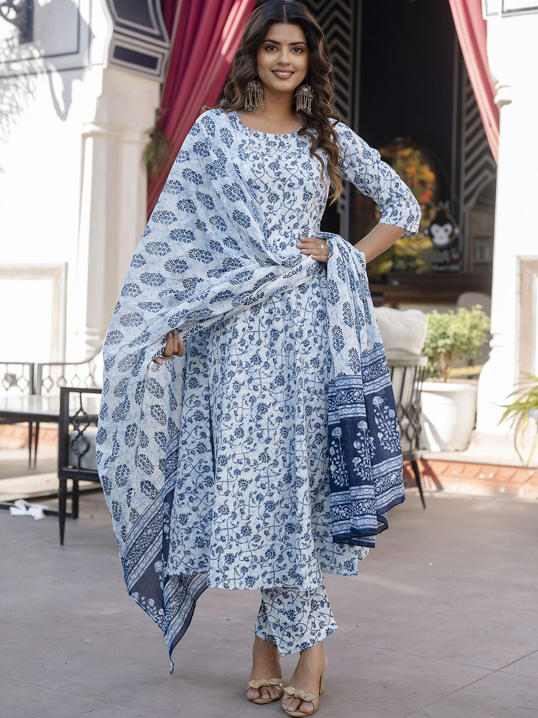 

Nayo Women Floral Printed Regular Pure Cotton Kurta with Trousers & With Dupatta, Blue