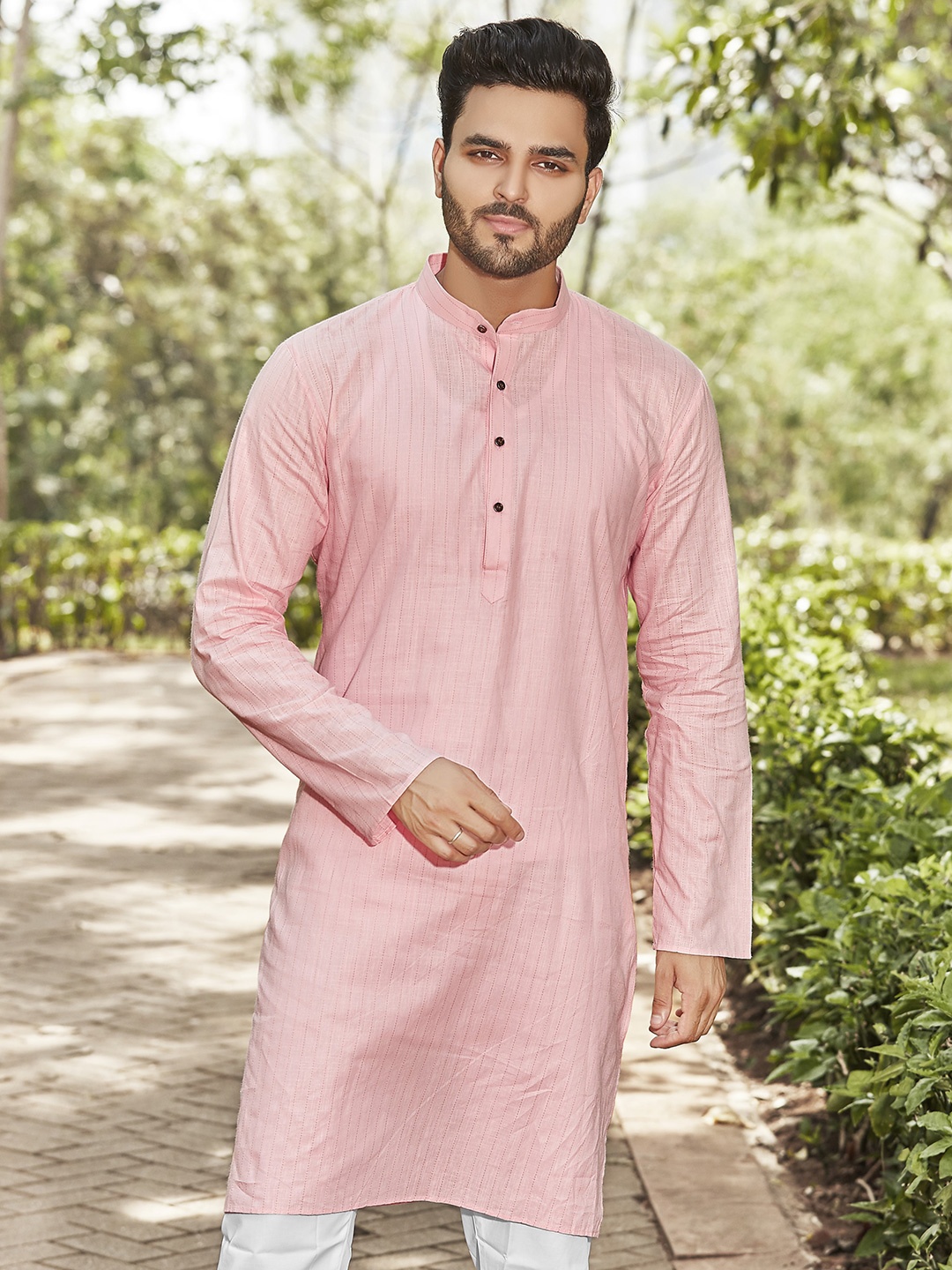 

Authentics Men Chikankari Kurta, Pink