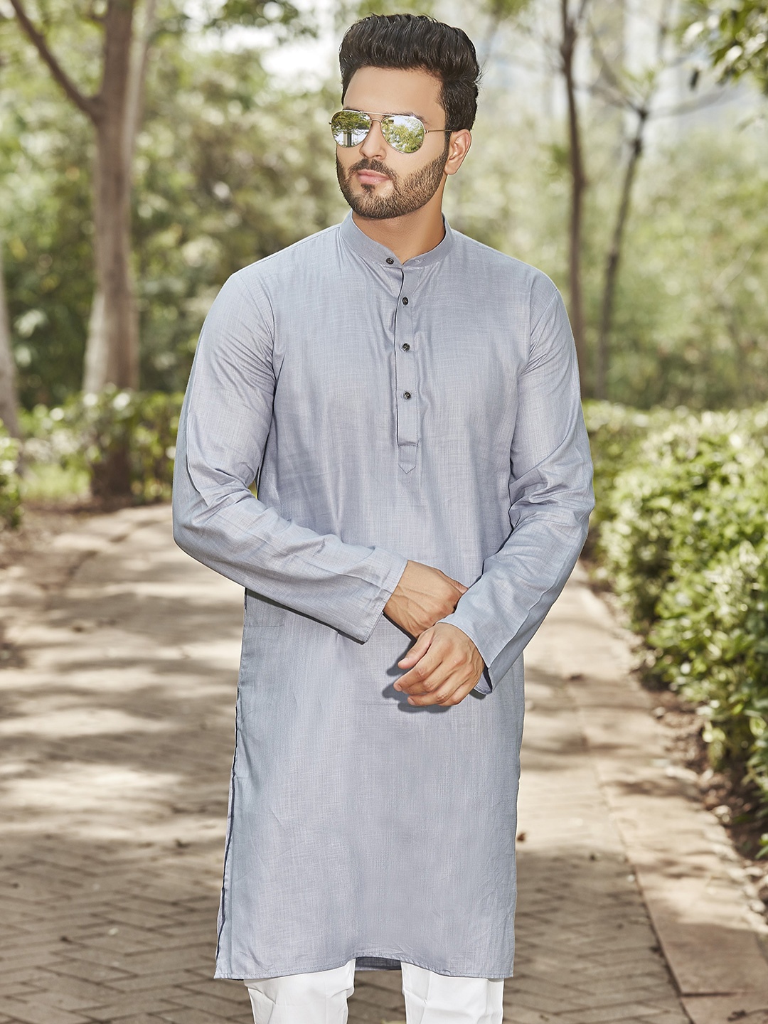 

Authentics Men Embroidered Chikankari Kurta, Grey