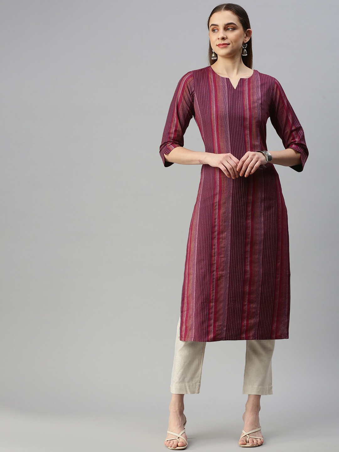 

HRITIKA Women Keyhole Neck Sequinned Kurta, Maroon