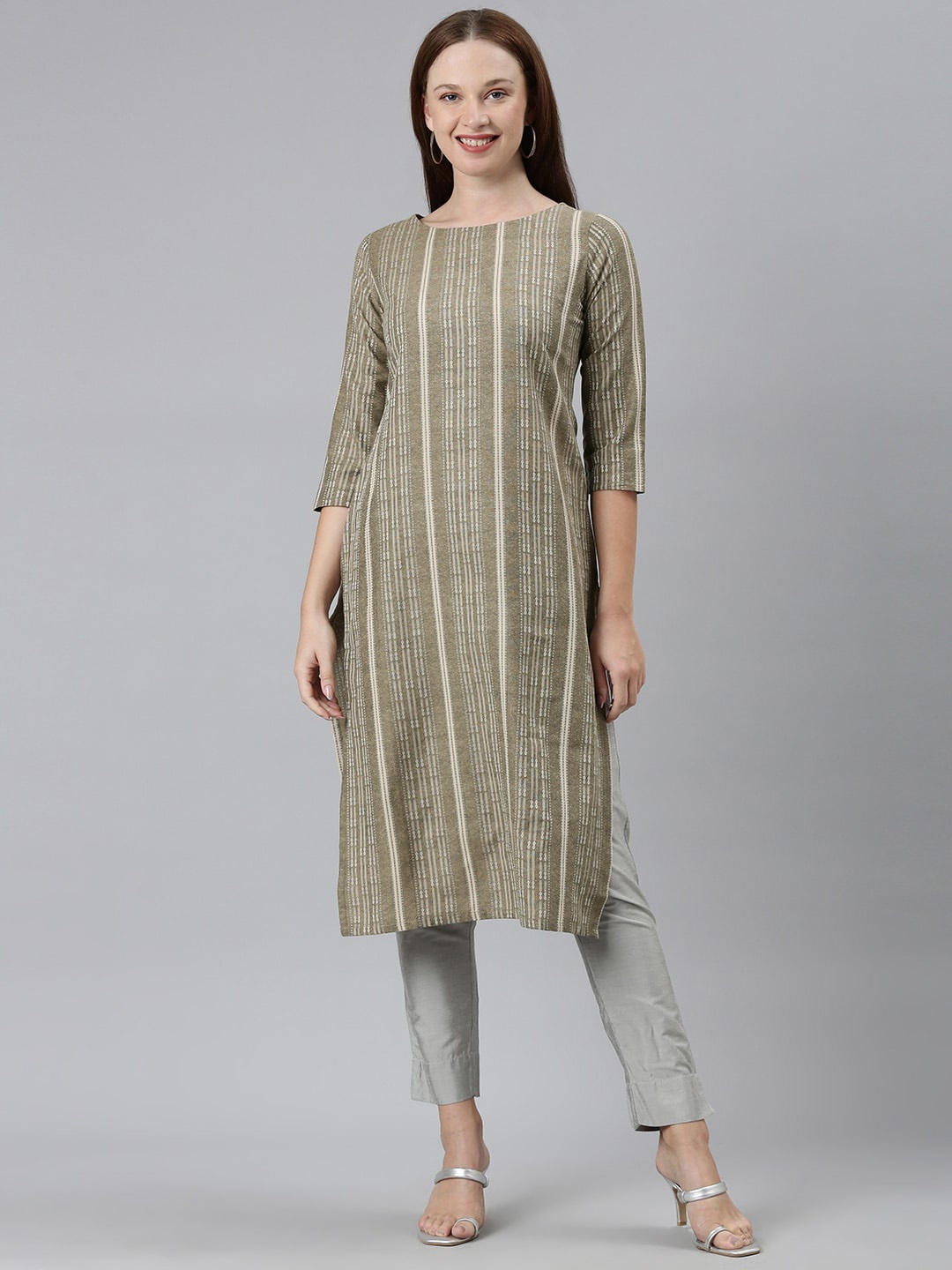 

HRITIKA Women Checked Keyhole Neck Thread Work Kurta, Beige